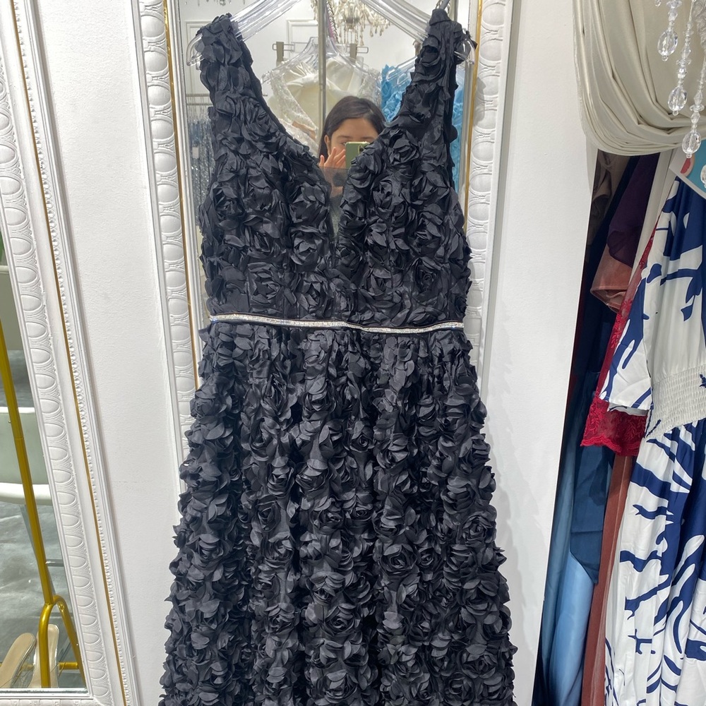 3D MAXI BLWCK DRESS